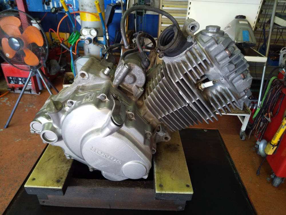 ホンダ SL230 エンジン パーツ - エンジン、冷却装置